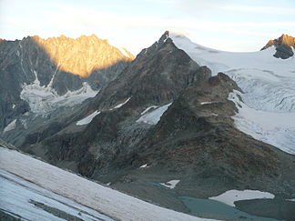 Der Berg Becca d’Oren vom Gletscher der Punta Kurz gesehen (unten der Blick auf den Col Collon)