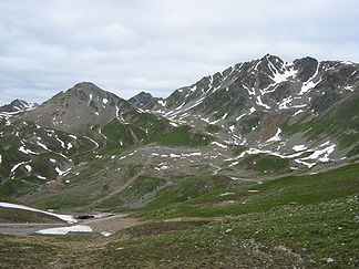 Blick vom Arrezjoch (von Osten) auf den Masnerkopf (links) und den Hexenkopf (rechts)