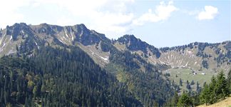 Rinnerspitz (rechts der Bildmitte)Linke Bildhälfte: Bodenschneid (57 Meter höher)