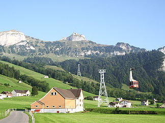 Blick von Brülisau auf Hoher Kasten und Kamor (links)