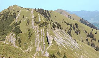 Buralpkopf: Gipfel links, Ostgrat bis Bildmitte, darunter Platten der Südflanke