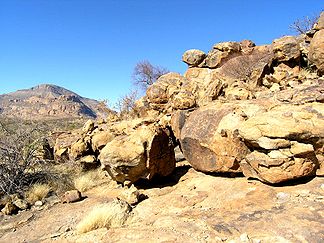 Central-Namib, Erongo-Mountains.JPG