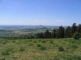 Dreistelzberg von Osten (Platzer Kuppe 737 m)