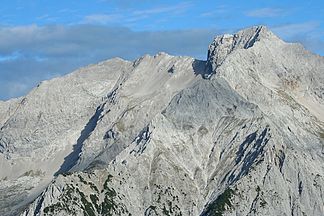 Die Spritzkarspitze (links) und Eiskarlspitze (rechts) von Süden