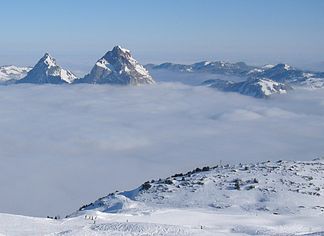 Furggelenstock ganz rechts aus Südwest (aus Richtung Fronalpstock), links die beiden Mythen