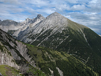 Großer Solstein (links davon der Kleine Solstein) von der Kuhljochspitze
