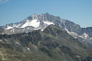 Die Westseite der Hochalmspitze vom Hannoverhaus aus gesehen, links des Gipfels der Großelendkopf über dem Großelendkees