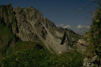 Gieselerwand (der Berg links der Bildmitte) von der Stiege am Nordostgrat der Kleinen Höfats