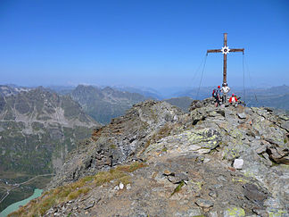 Gipfel mit Silvretta Stausee (links unten)