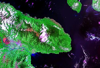 Satellitenbild des Saruwaged-Gebirge auf der Huon-Halbinsel (Falschfarbenaufnahme)