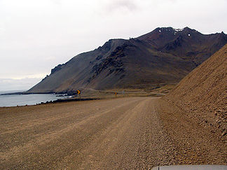 Mælifell mit den Erosionshängen Þvóttáskriður rechts, Blick Richtung Hvalnesskriður
