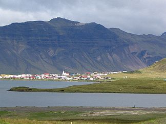Grundarfjörður mit Teilen des Gebirgszuges Helgrindur im Hintergrund