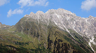 Kalkwand von Süden. Links die Innsbrucker Hütte