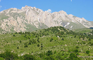 Die schroffe albanische Seite rund um den Gipfel