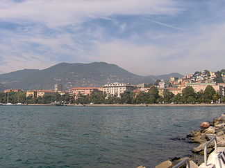 Blick auf den Monte Parodi im Hintergrund der Stadt La Spezia