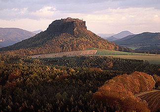 Typischer Tafelberg des Elbsandsteingebirges: der Lilienstein