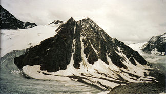Die Nordflanke des Linken Fernerkogels und der Hangenden Ferner (links) (2000)