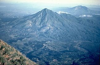 Blick auf den Mt. Masaraga, im Hintergrund der Mount Malinao