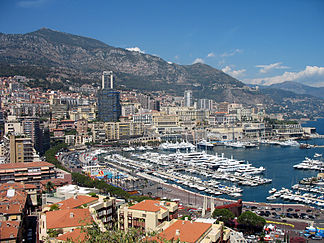 Blick über Monte Carlo zum Mont Agel