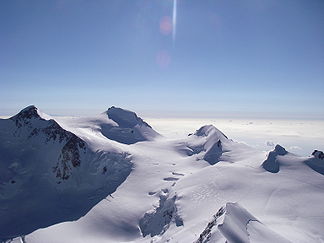 von links: Zumsteinspitze, Signalkuppe, Parrotspitze, Ludwigshöhe, Schwarzhorn