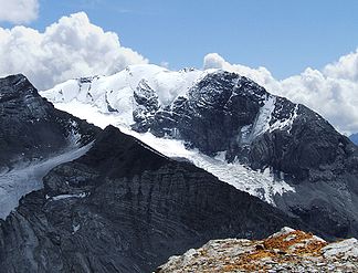 Hohe Schneide vom Monte Scorluzzo gesehen, links vorgelagert die Große Naglerspitze