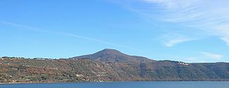 Monte Cavo über dem Albaner See