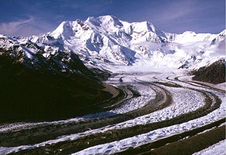 Blick über den Kennicott-Gletscher zum Mount Blackburn