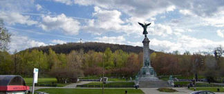 Östliche Schleife des Mont-Royal mit dem Kreuz und dem Sir-George-Étienne-Cartier-Denkmal