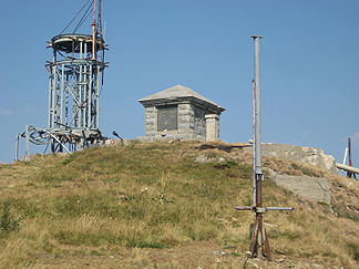 Mausoleum auf dem Gipfel des Berges