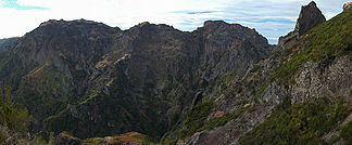 Pico do Arieiro, Nordseite, Hauptgipfel Mitte links