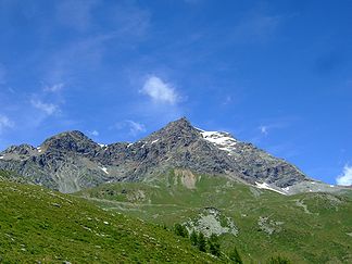 Blick auf den Piz Varuna von Süden, Alp Somdoss