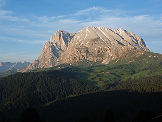 Plattkofel von Südwesten (links dahinter der Langkofel)