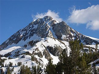 Red Slate Mountain, von Norden aus gesehen.