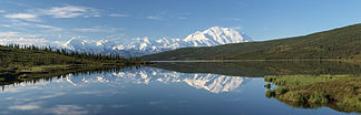 Spiegelung des McKinley-Massivs im Wonder Lake
