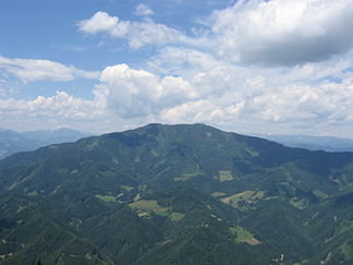 Das Rennfeld vom südlich gelegenen Hochlantsch (1.720 m) gesehen