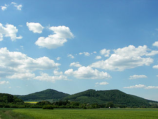 Blick von Ostnordosten zum Rimberg (links) und Feiselberg (rechts)