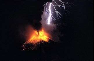 Kleinerer Ausbruch des Gunung Rinjani (1994)