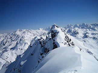 Blick von der Rotbühelspitze Richtung Silvretta (ESE), im Vordergrund die Eisentälispitze