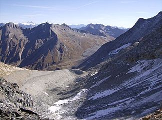 Reichenberger Spitze (knapp links der Bildmitte) vom Rotenmanntörl (von Westen)