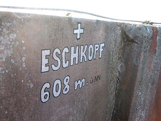 Schriftzug auf der Aussichtsplattform des Eschkopfturms