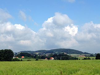 Eggeberg (Mitte) und Dornberg (Rechts), Südansicht