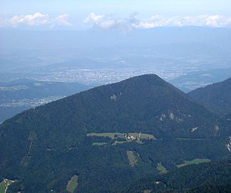 Sinacher Gupf von Süden, im Hintergrund Klagenfurt