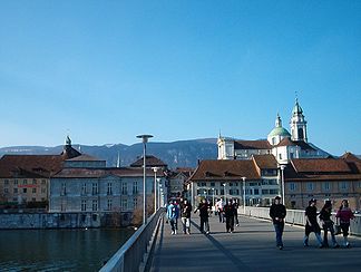 Solothurner Altstadt vor der Kulisse des Weissensteins, März 2005