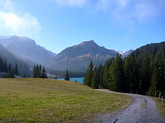 Der Schafrügg hinter dem Stausee Arosa