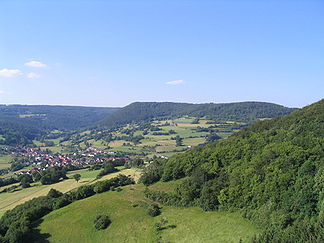Der Stoppelsberg von Süden, gesehen von Burg Schwarzenfels