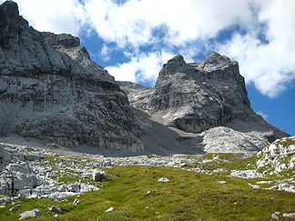 Sulzfluh von Nordwesten, mit Rachen (Kar nordwestlich der Sulzfluh)