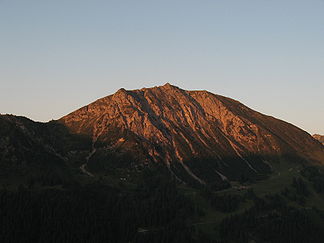Krinnenspitze aus Nordosten bei Sonnenaufgang