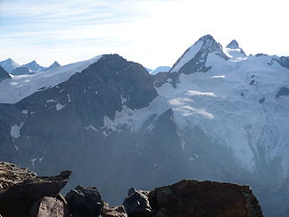 Im Bildvordergrund die Tête de Valpelline.  Im Hintergrund den Berg Dent d'Hérens sowie das Matterhorn