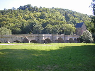 Brücke und Kapelle am Aufstieg zum Brückenberg