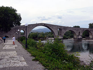 Brücke von Arta aus osmanischer Zeit über den Fluss Arachthos